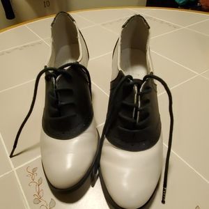 Bass Vintage Black and White heels